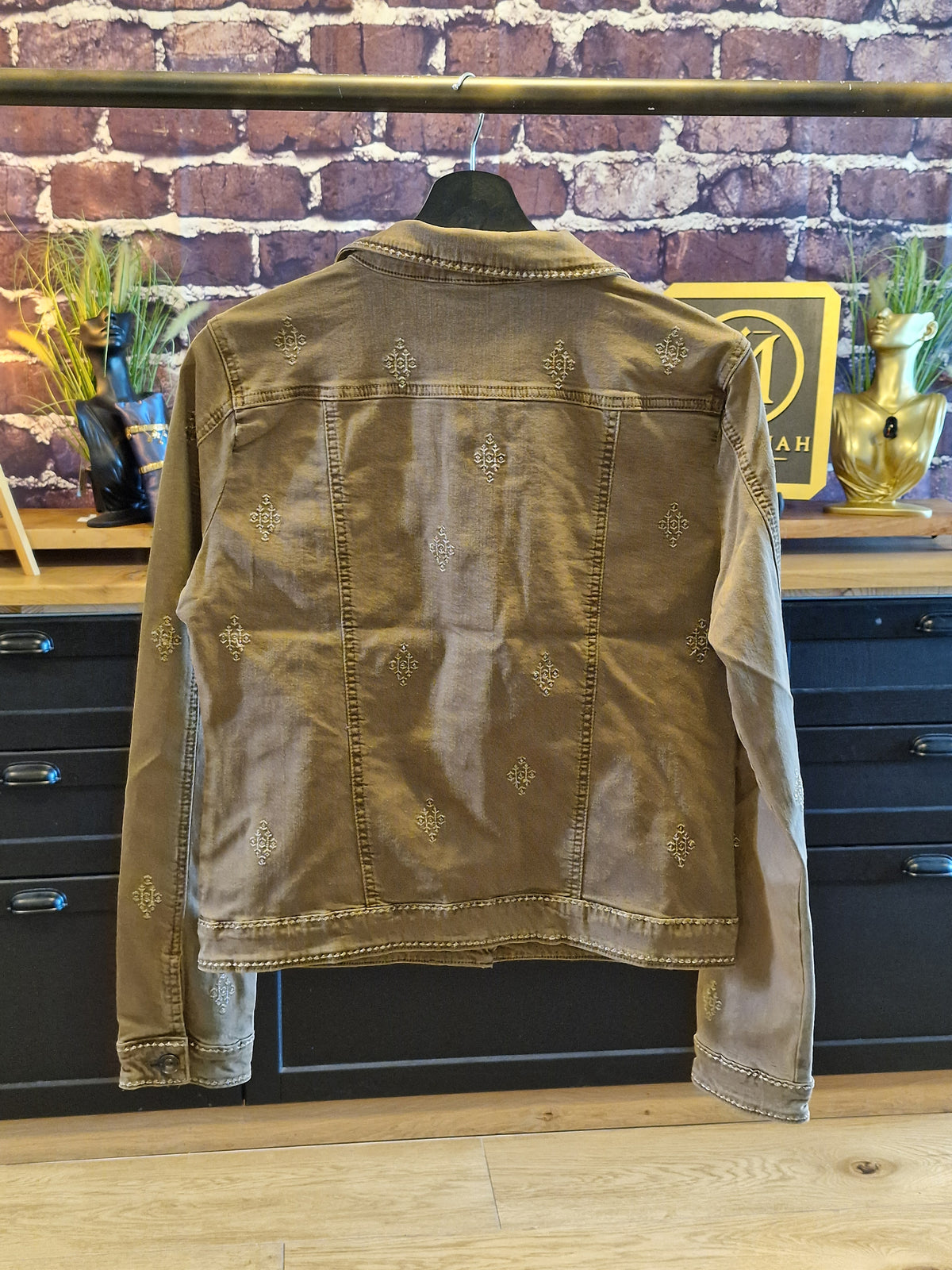 Veste en jeans brodée