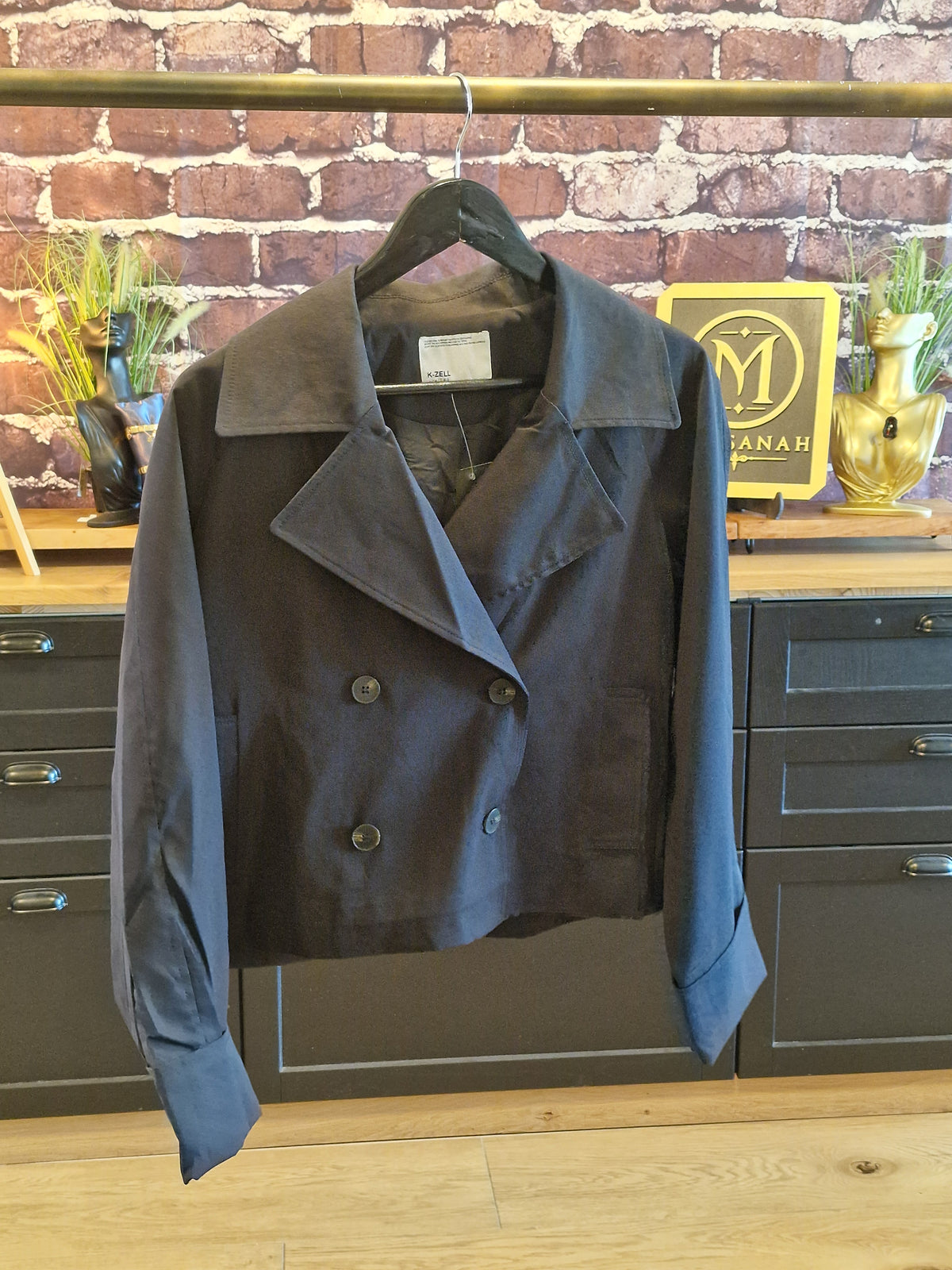 Trench court noir