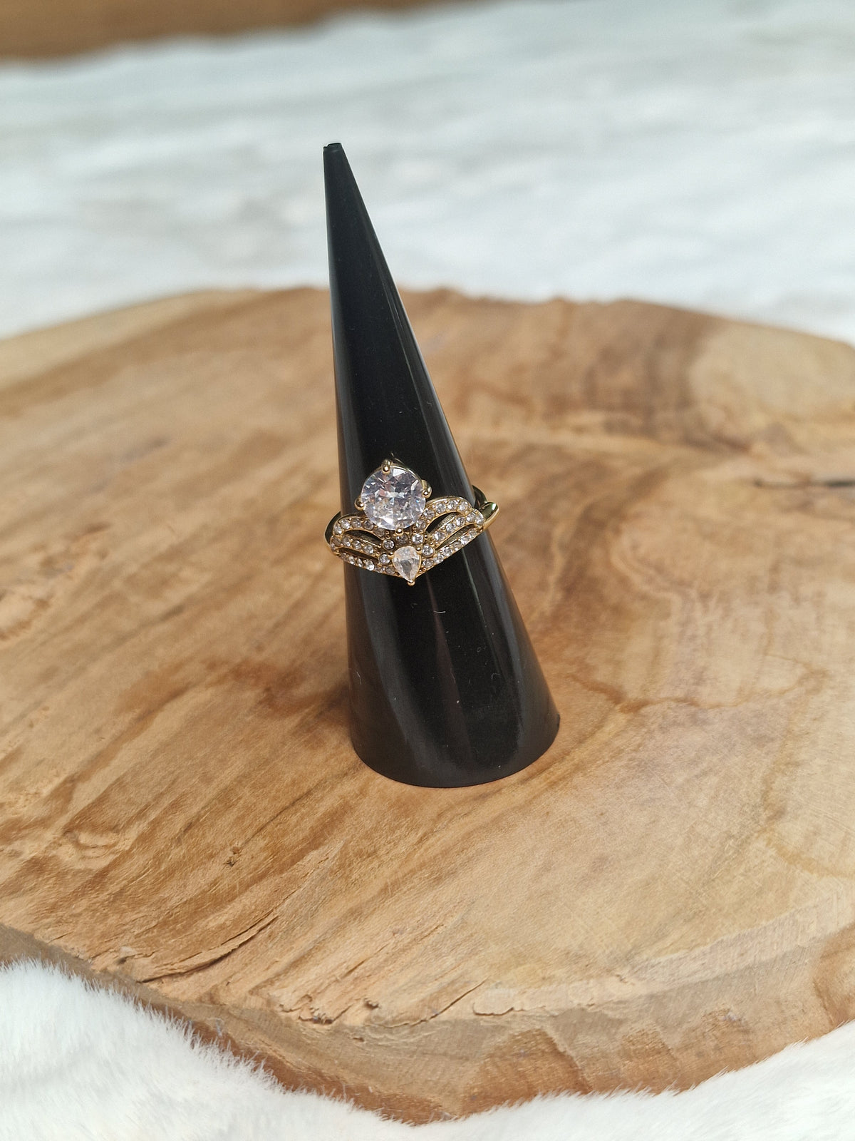 Bague couronne dorée avec strass