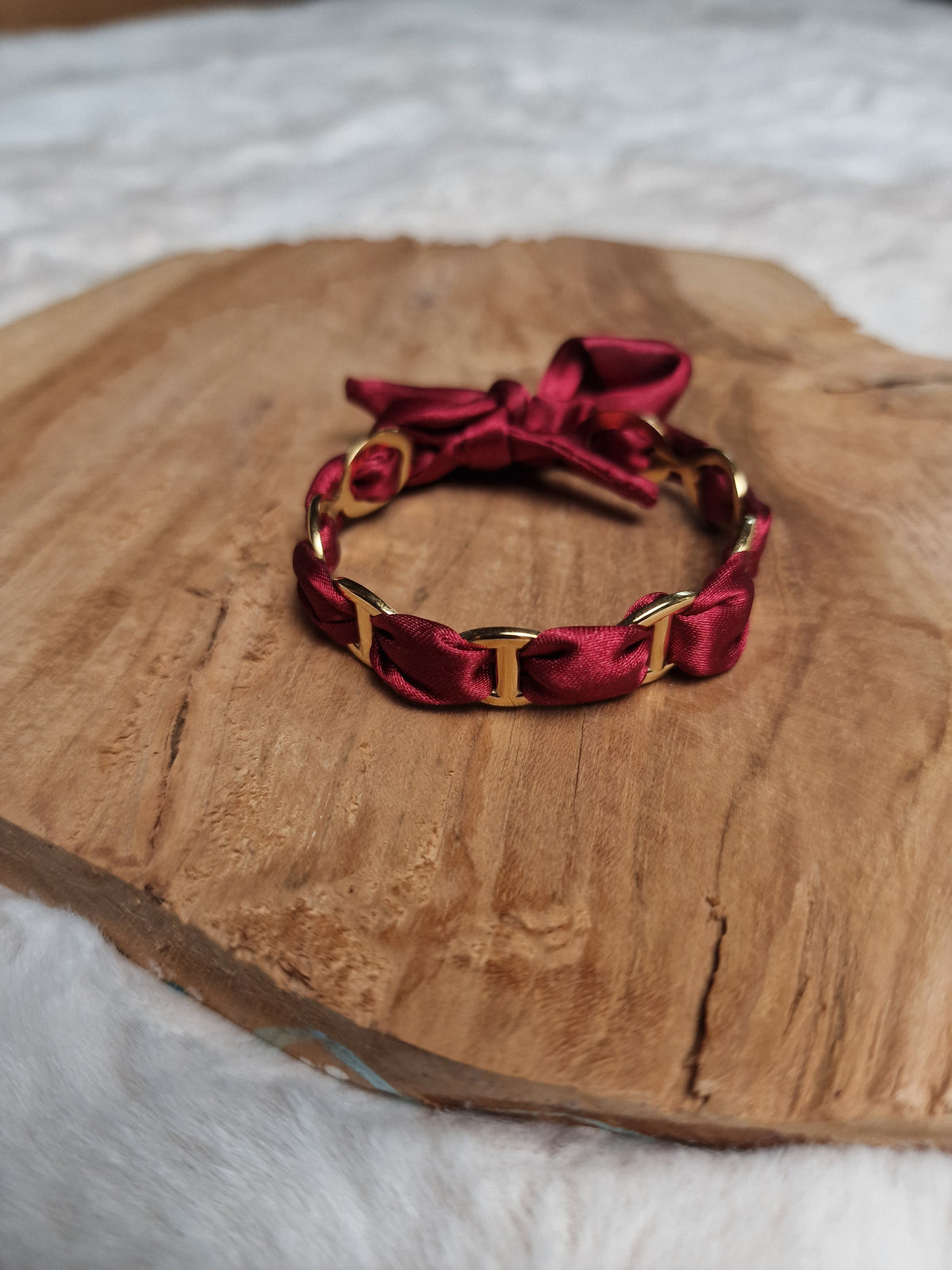 Bracelet manchette à mailles marines et ruban bordeaux