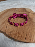 Bracelet manchette à mailles marines et ruban rose