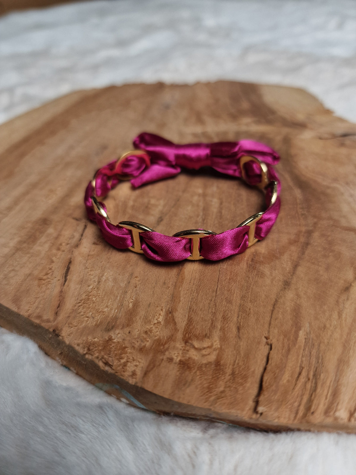 Bracelet manchette à mailles marines et ruban rose