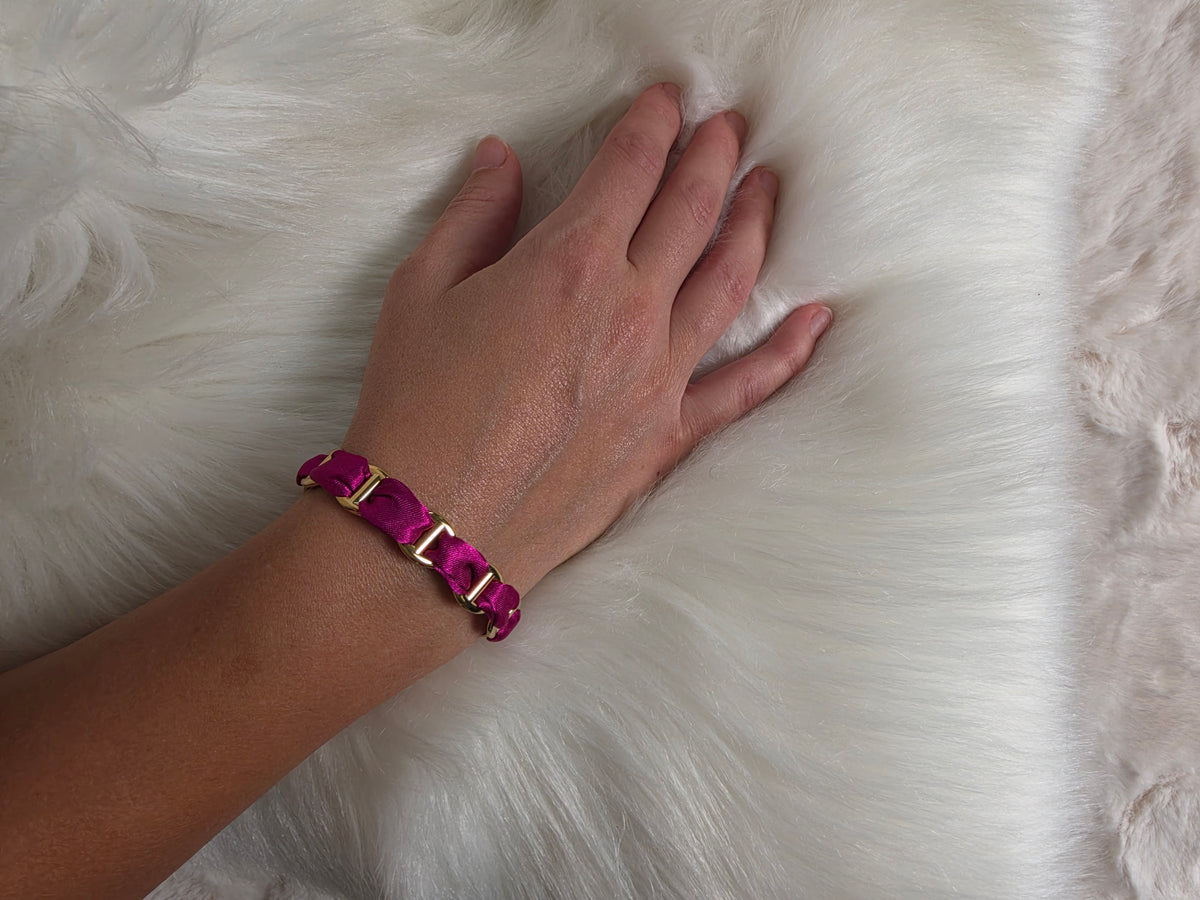 Bracelet manchette à mailles marines et ruban rose