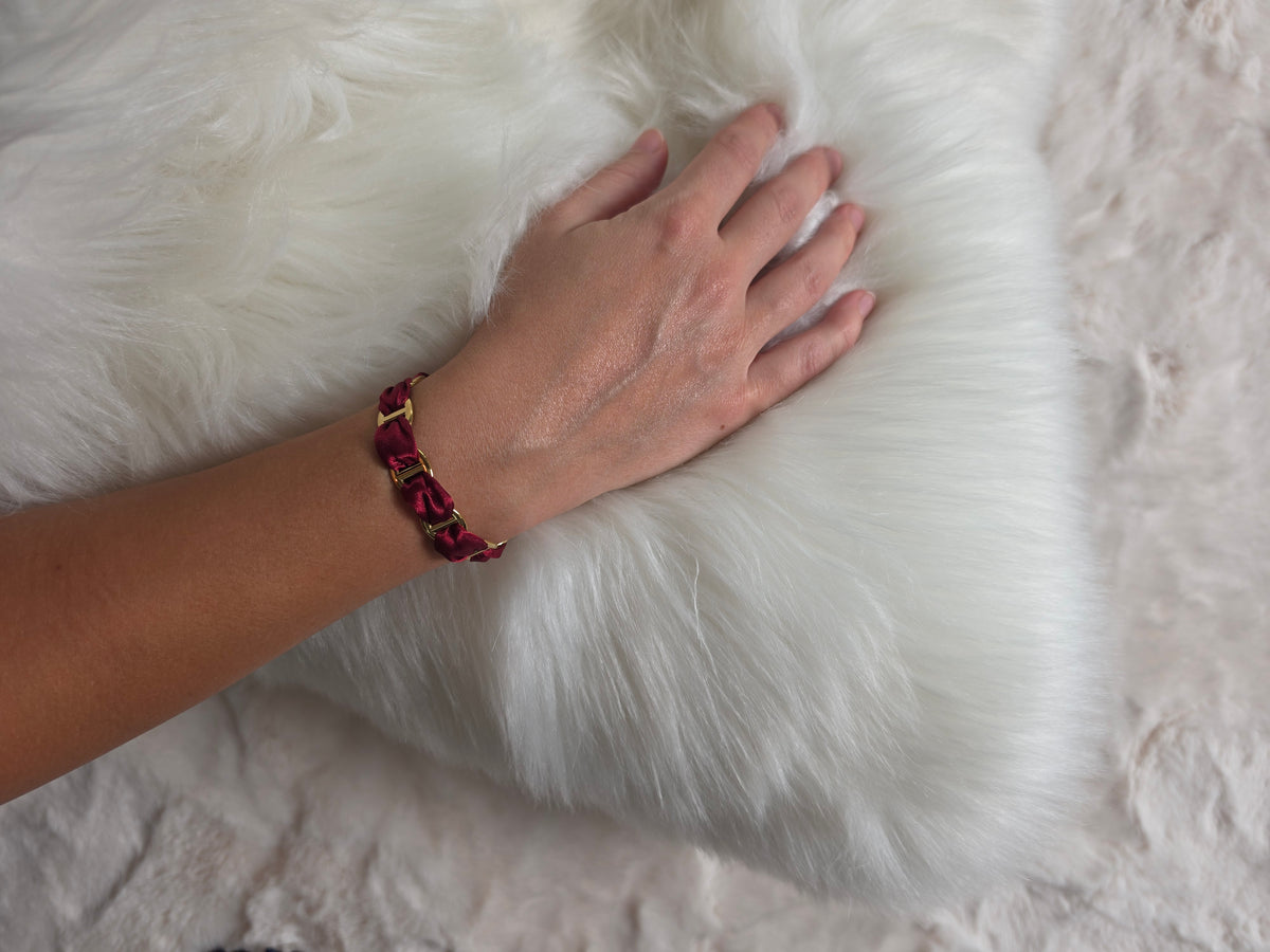 Bracelet manchette à mailles marines et ruban bordeaux