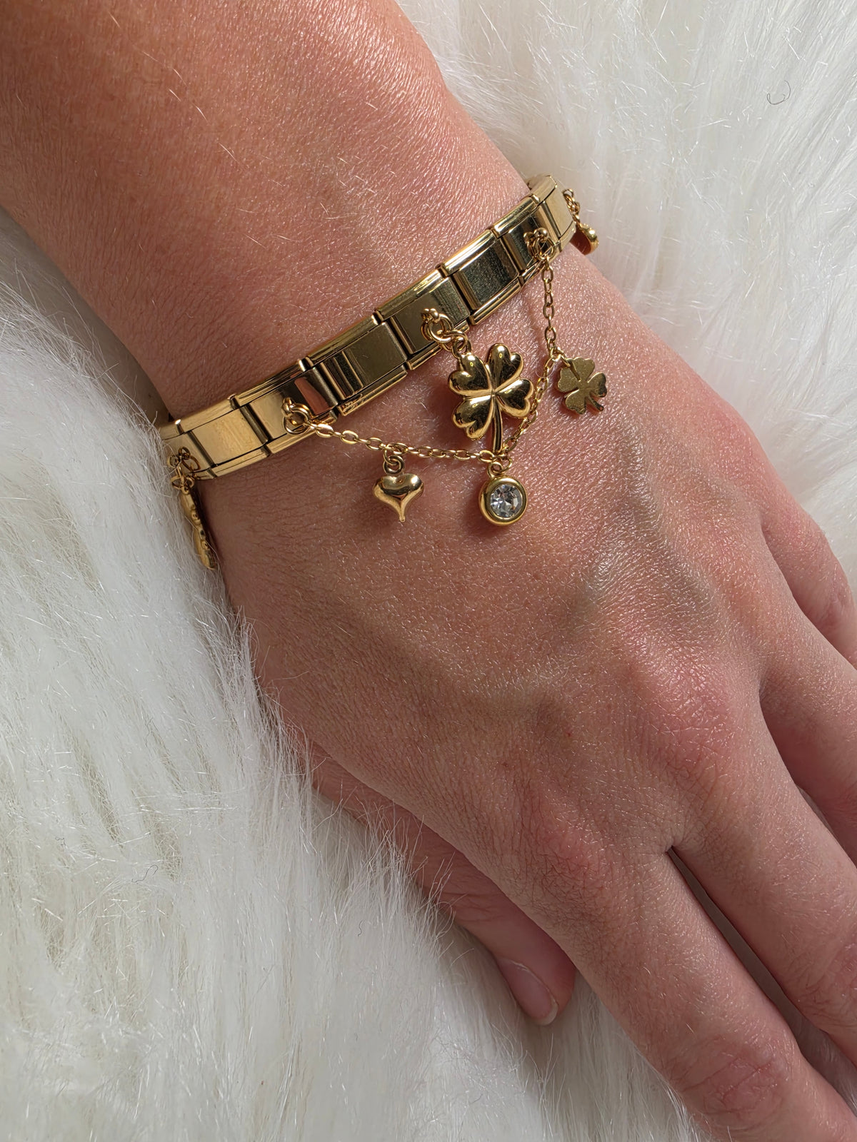 Bracelet à maille italienne dorée, trèfles