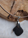 Collier diffuseur d’huiles essentielles en pierre volcanique (collection entre terre et verre)
