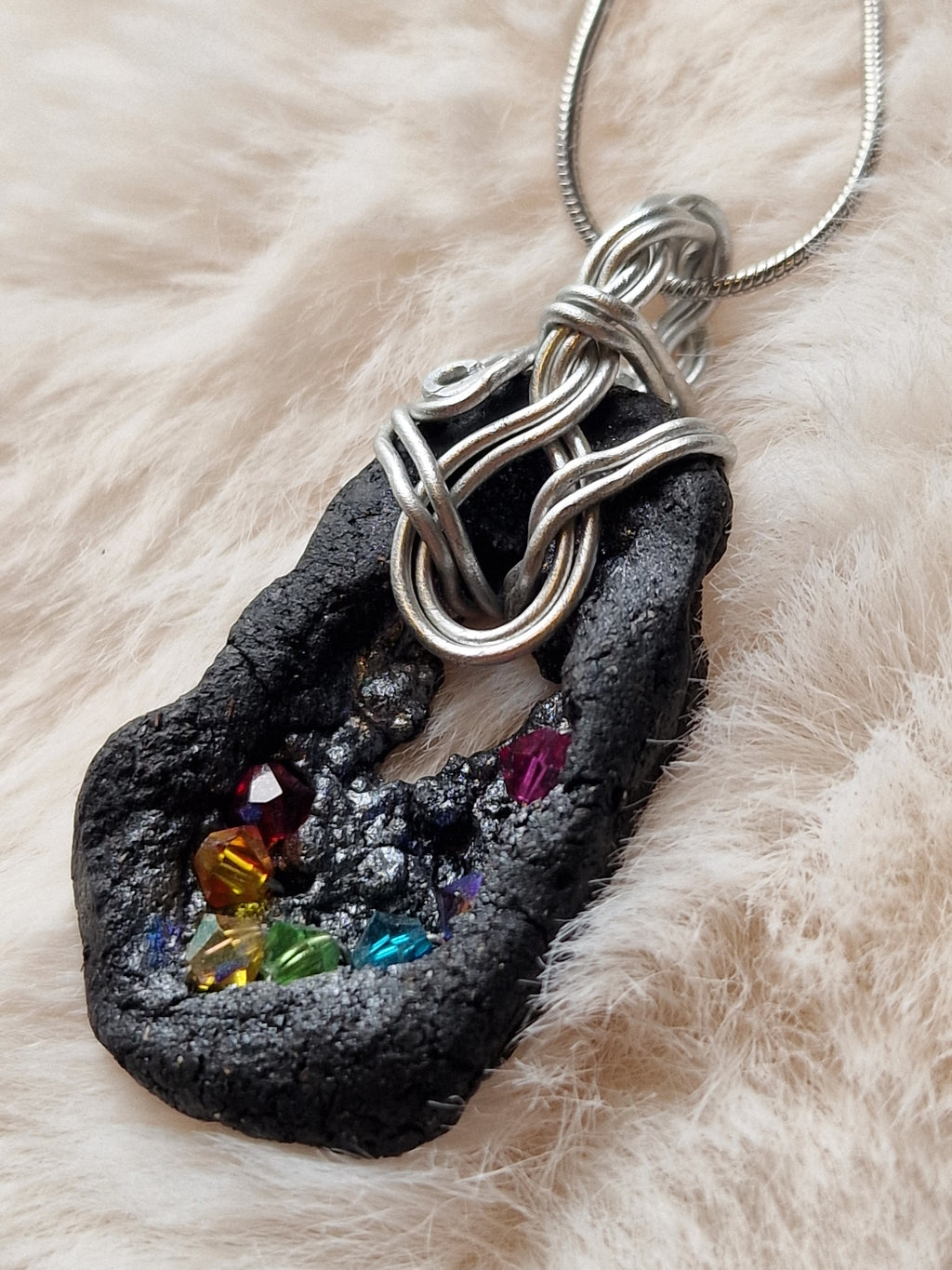 collier Nour (collection Secrets d'Ambre Noir)