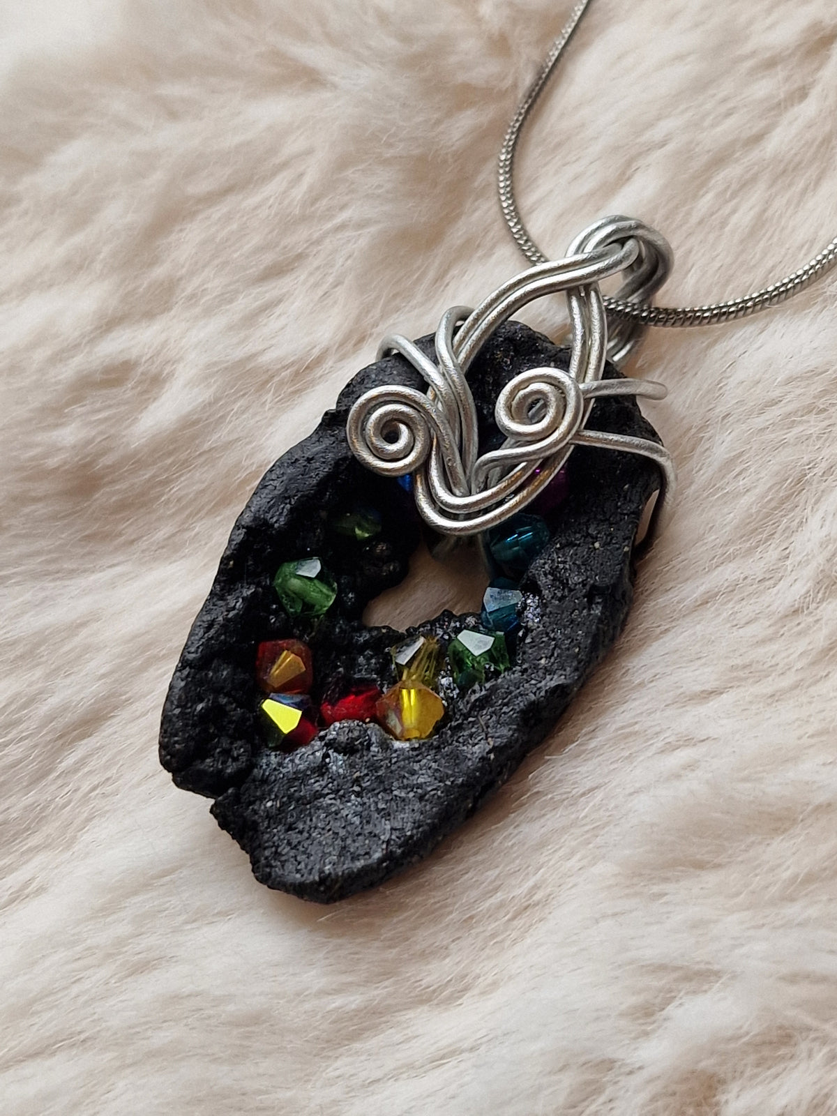 collier Nour (collection Secrets d'Ambre Noir)