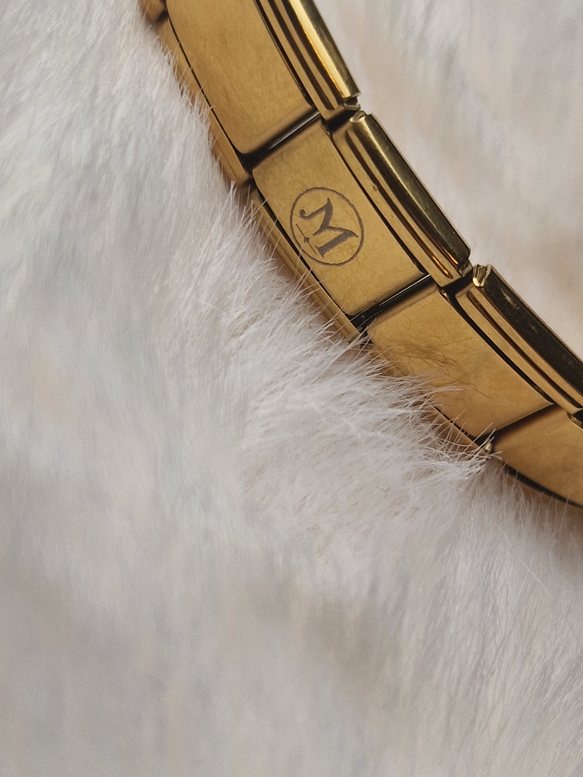 Bracelet à maille italienne dorée, cœurs et strass