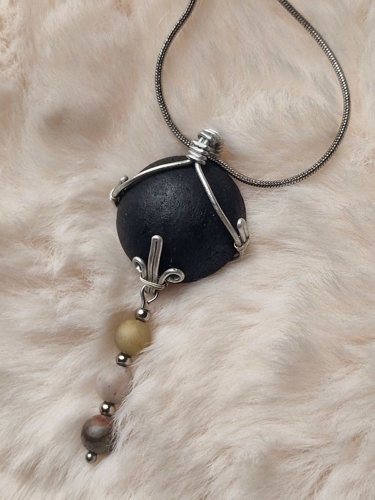 collier Qamar (collection Secrets d'Ambre Noir)