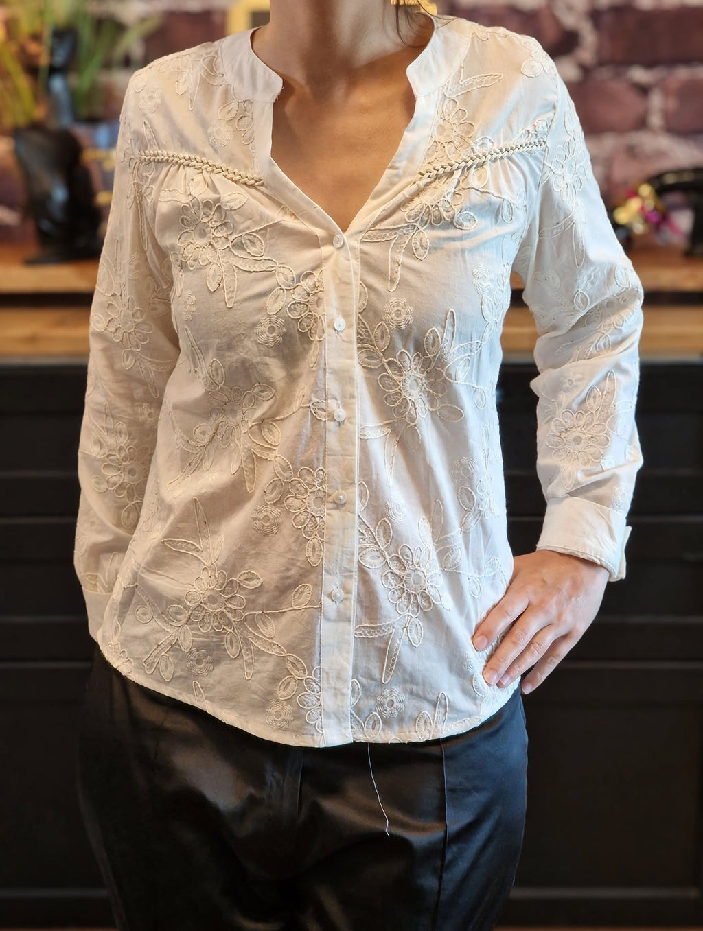 Chemise légère brodée 100% coton