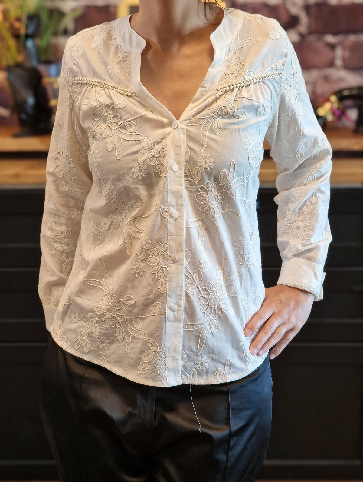Chemise légère brodée 100% coton