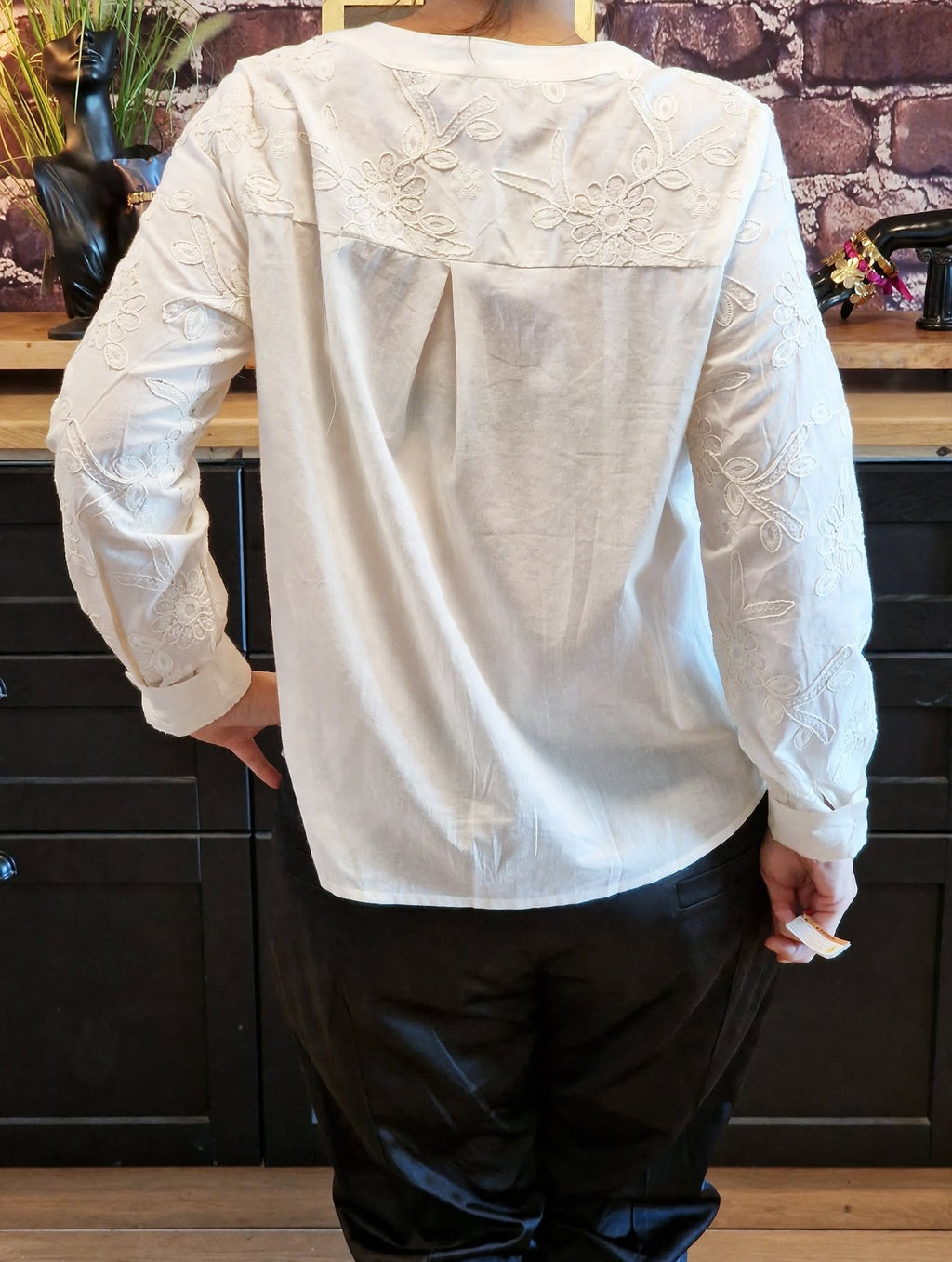 Chemise légère brodée 100% coton