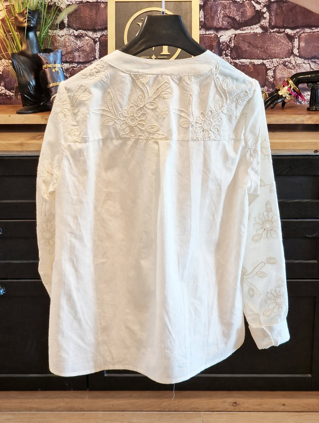 Chemise légère brodée 100% coton