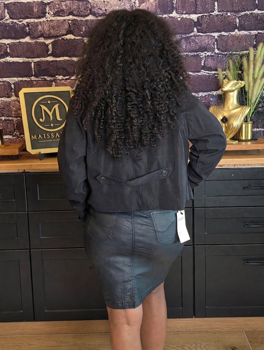 Trench court noir